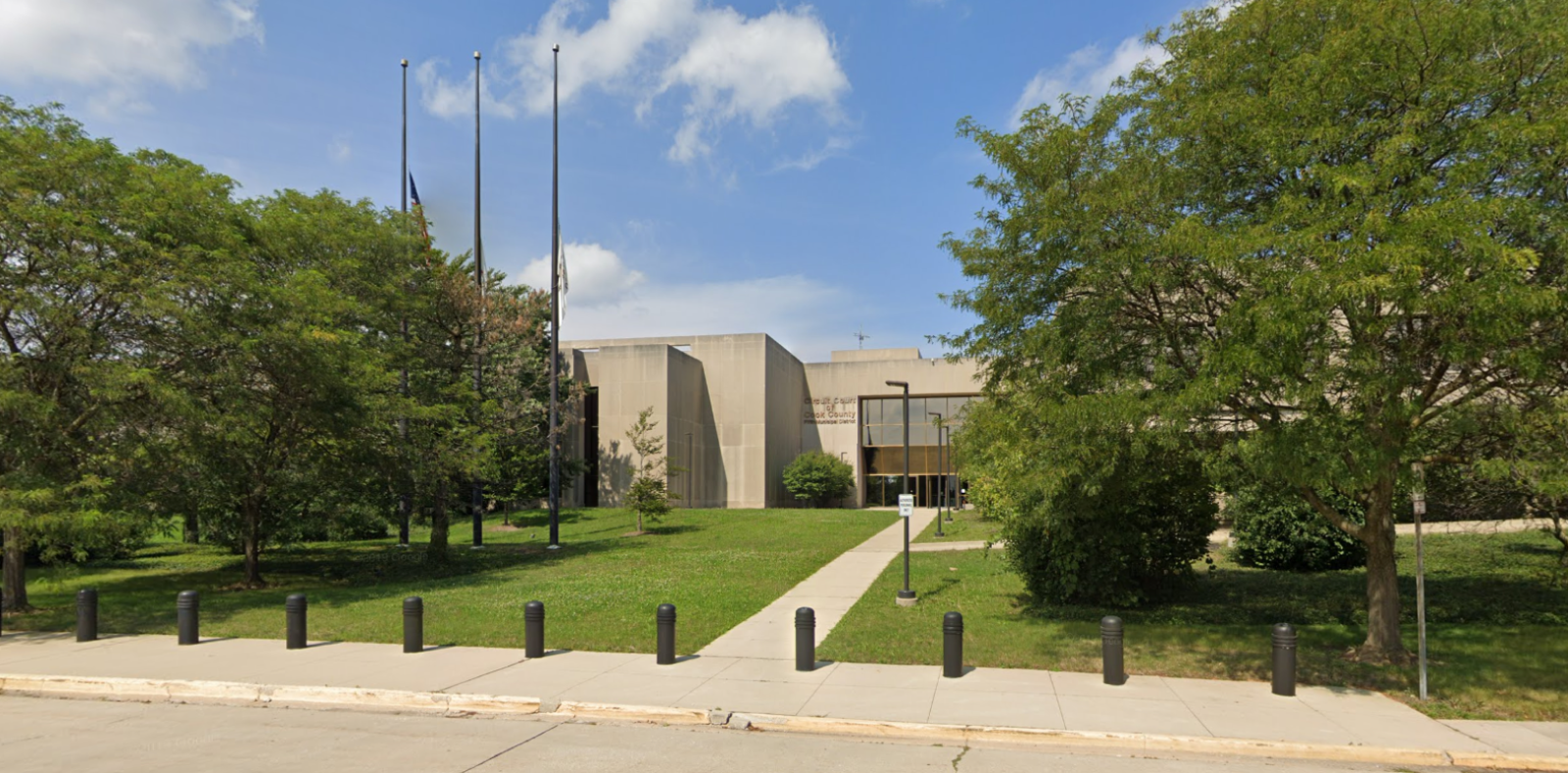 Exterior of the Fifth Municipal District courthouse in Bridgeview, Illinois.